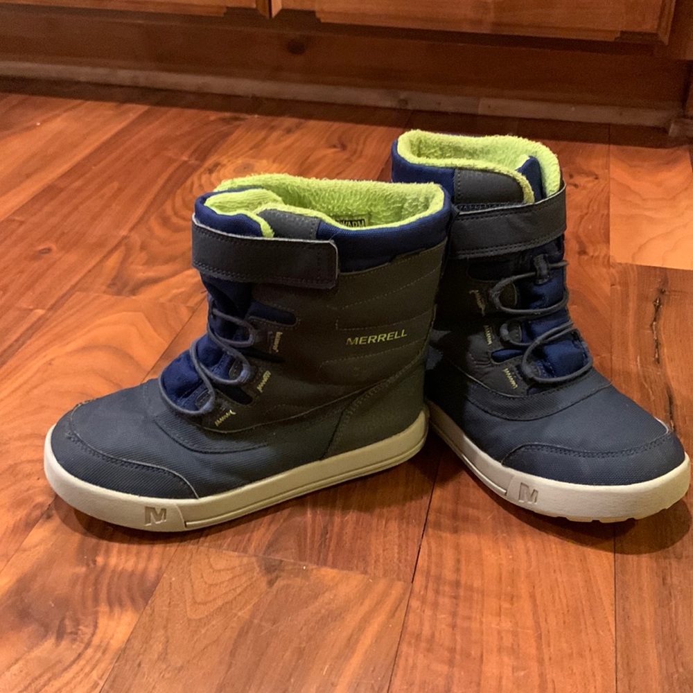 Boys Merrill waterproof snow boots size 1 Navy
